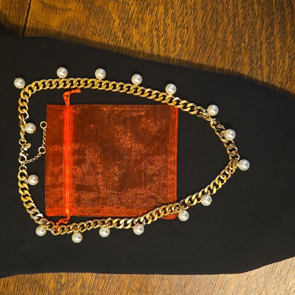 Ann Taylor Faux Pearls And Thick Gold Chain Necklace - Picture 8 of 8